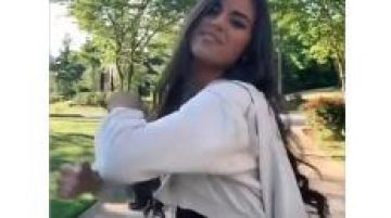 Sudadera con capucha blanca para cultivos usada por Madison Prewett en The Bachelor