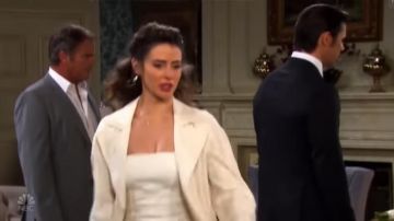 Cinq à sept Salina s'Habiller en Blanc porté par Sarah Horton (Linsey Godfrey) comme on le voit sur les Jours de Notre Vie, le 14 avril 2020