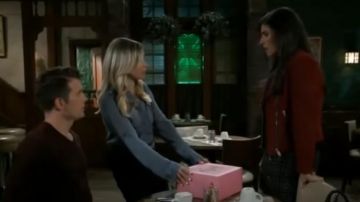 Allsaints X Dalby Suede Biker Jacket usado por Brook Lynn Quartermaine (Amanda Setton) como se ve en general Hospital 13 de abril de 2020