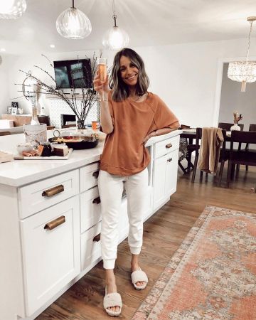 Ugg Shearling Slide de Shannon en la cuenta de Instagram @itsybitsyindulgences