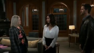 Guess Floral-Print Long-Sleeve Top usado por Maxie Jones (Kirsten Storms) como se ve en general Hospital 13 de abril de 2020