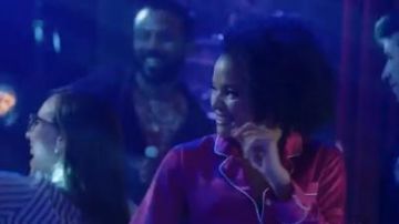 Rose Pyjama porté par Vanessa (Jade Payton) dans la Dynastie Saison 3 Épisode 17