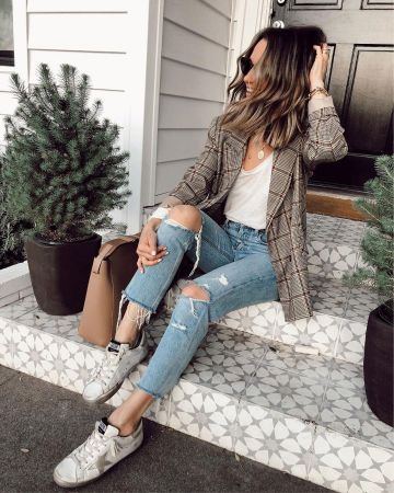 Madewell V-Neck Pocket Tee de Shannon en la cuenta de Instagram @itsybitsyindulgences
