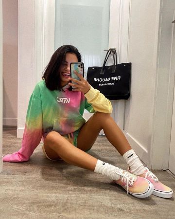 Vans Aura Laver le Chandail porté par Michelle Infusino sur son Instagram account @michelleinfusino