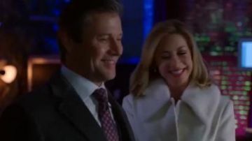 Cream Fur Col­lar Coat worn by Laura Van Kirk (Sharon Lawrence) in Dynasty Season 3 Episode 17