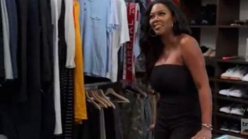 Noir Bretelles de Salopette portée par le Kenya Moore dans The Real Housewives of Atlanta la Saison 12 Épisode 21