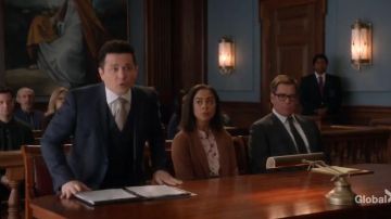 Blusa con estampado floral de Myella usada por el juez Duggan (Kelcy Griffin) en Bull Temporada 4 Episodio 19