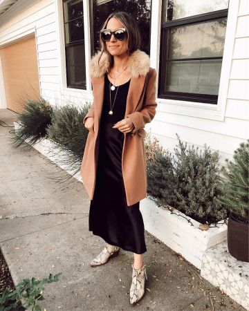 Faux Fur Col­lar Coat of Shannon on the Instagram account @itsybitsyindulgences