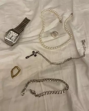 Le bracelet chaine de Arón Piper sur son compte Instagram @aron.piper