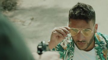 Les lunettes aviator de Heuss l'Enfoiré dans son clip Les Méchants