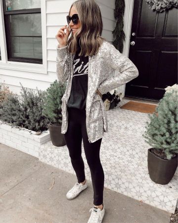 Bb Dakota Se­quin Stretch Jack­et of Shannon on the Instagram account @itsybitsyindulgences