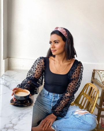 Boohoo Ribbed Ruched Puff Organza Spotty Crop usado por Michelle Infusino en su cuenta de Instagram @michelleinfusino