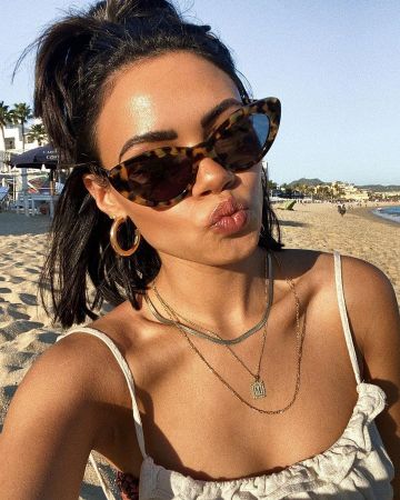 Isabella Gafas de Sol Tortuga con Lentes Planas Grises usadas por Michelle Infusino en su cuenta de Instagram @michelleinfusino
