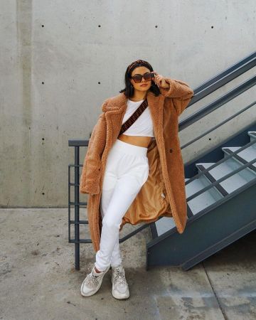 Naked Wolfe Sneakers Tracks en White usadas por Michelle Infusino en su cuenta de Instagram @michelleinfusino