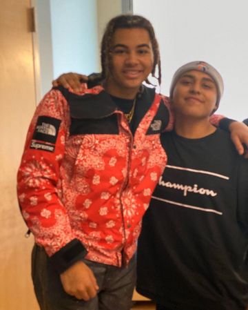 Jacket Supreme x The North Face printed bandana worn by 24kGoldn on his account Instagram @24kgoldn