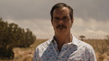 Long sleeve printed shirt worn by Lalo Salamanca (Tony Dalton) in Better Call Saul (S05E09)