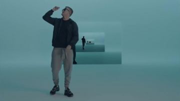 Les sneakers Dior portées par Vald dans le clip Qui dit mieux de Gringe feat. OrelSan, Vald, Suikon Blaz AD