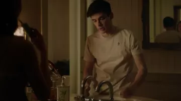 La camiseta Hackett usada por Polo (Álvaro Rico) en Elite S01E02