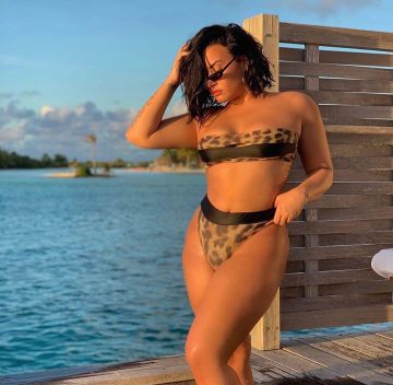 The bikini bottom jungle of Demi Lovato on her account Instagram @ddlovato
