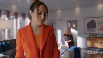 Camiseta sin mangas Orange Crop usada por Fallon Carrington (Elizabeth Gillies) en Dynasty (S03E17)
