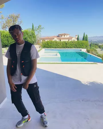 Le pantalon de survêtement Puma porté par YBN Cordae sur son compte Instagram @ybncordae