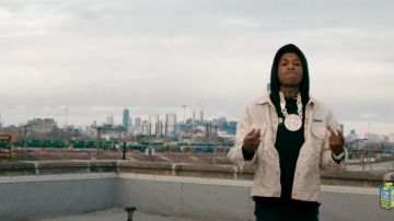 Chaqueta Climb Tech blanquecina usada por YoungBoy Never Broke Again en el video musical YoungBoy Never Broke Again - AI Nash (Dir. por @_ColeBennett_)