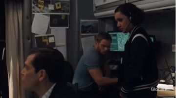 Le contraste Blouson porté par Hana Gibson (Keisha Castle-Hughes) dans FBI: most Wanted Saison 1 Épisode 12