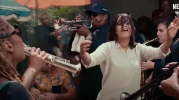 The tunic is loose-fitting white worn by Amira (Leïla Bekhti) in The Eddy (Season 1) on Netflix