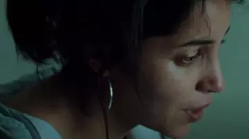 The earrings and creoles in silver worn by Amira (Leïla Bekhti) in The Eddy (Season 1) on Netflix