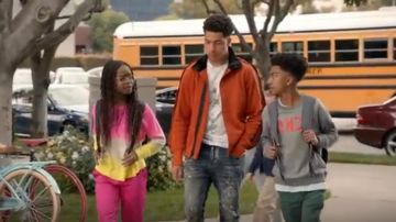Dragon-Manches Sweat-shirt porté par Jack Johnson (Miles Brun), en black-ish Saison 6 Épisode 21