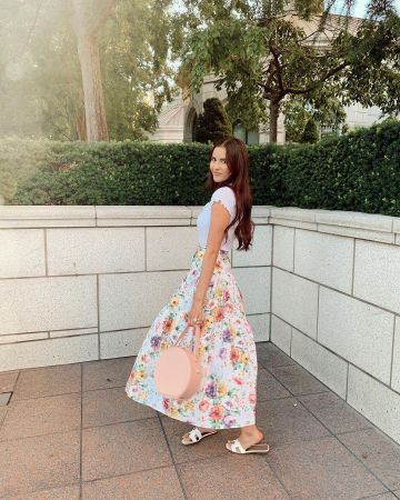 Cinq à sept Hannah Haut de Rach Parcell sur l'Instagram account @rachparcell