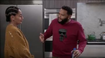 Ikonik Impression Sweat-shirt porté par Andre "Dre' Johnson (Anthony Anderson), en black-ish Saison 6 Épisode 21