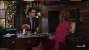 Ba&sh Teddy Haut/Bas de la Jupe portée par Summer Newman (Chasseur Roi) comme on le voit sur les Jeunes et Les Agités du 15 avril 2020