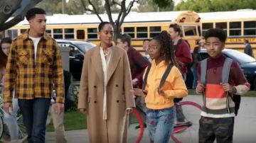 Long Double Face Manteau en Laine porté par arc-en-ciel Johnson (Tracee Ellis Ross), en black-ish Saison 6 Épisode 21