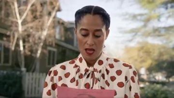 Ancienne Anecdotes Imprimé Chemisier porté par arc-en-ciel Johnson (Tracee Ellis Ross), en black-ish Saison 6 Épisode 21