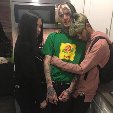 Camiseta verde 'Felt' usada por Lil Peep en la cuenta de Instagram de @lilpeepworldwidecommunity