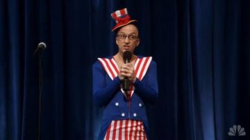 American hat headband worn by Dean Pelton (Jim Rash) in Community (S02E17)
