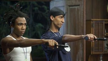 Noir durag foulard porté par Abed Nadir (Danny Pudi) dans la Communauté (S02E05)