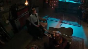 Blue SNeakers usados por Betty Cooper (Lili Reinhart) en Riverdale (Temporada 4 Episodio 17)