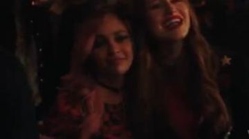 Noire Ornée Blazer porté par Cheryl Fleur (Madelaine Petsch) à Riverdale Saison 4 Épisode 17