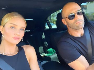 Zara Halter Body porté par Rosie Huntington-Whiteley Instagram Histoires de Q&a, le 16 avril 2020