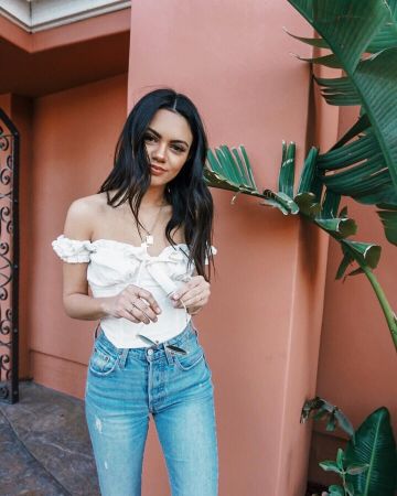 I. Am.Gia Naomi Ruffle Haut Bustier porté par Michelle Infusino sur son Instagram account @michelleinfusino