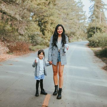 Bottes Noires de Jen Vatthongxay sur l'Instagram account @piecesofemerald