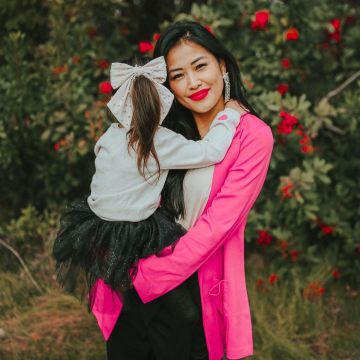 Long Jack­et of Jen Vatthongxay on the Instagram account @piecesofemerald