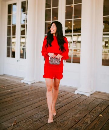 La Robe rouge de Jen Vatthongxay sur l'Instagram account @piecesofemerald