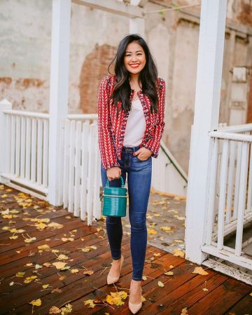 Rouge Blanc Blazer de Jen Vatthongxay sur l'Instagram account @piecesofemerald