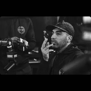 La casquette Gucci en toile GG noir portée par Heuss l'enfoiré sur son compte Instagram @heuss_lenfoire 