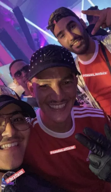 Le t-shirt Adidas rouge porté par Heuss l'enfoiré sur son compte Instagram @heuss_lenfoire_team 