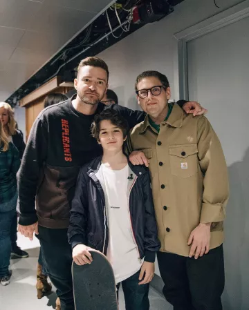 RAF Simons Replicants Oversized Sweatshirt SS18 usado por Justin Timberlake entre bastidores en su MOTW World Tour con Jonah Hill