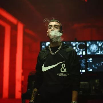 La sudadera Nike que lleva Capo Plaza en su cuenta de Instagram @capoplaza